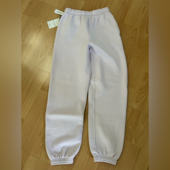 Aritzia Pants - Aritzia Light Lavender Joggers